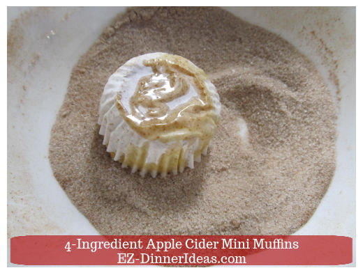 Coating muffins with cinnamon sugar Coating muffins with cinnamon sugar