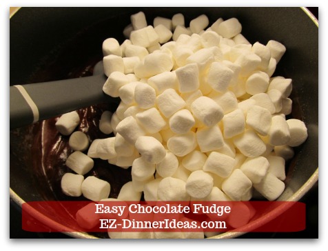 Easy Chocolate Fudge - Stir in marshmallow.