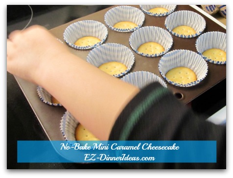 No-Bake Mini Caramel Cheesecake - Have your little one(s) to help you.  You will all have fun.