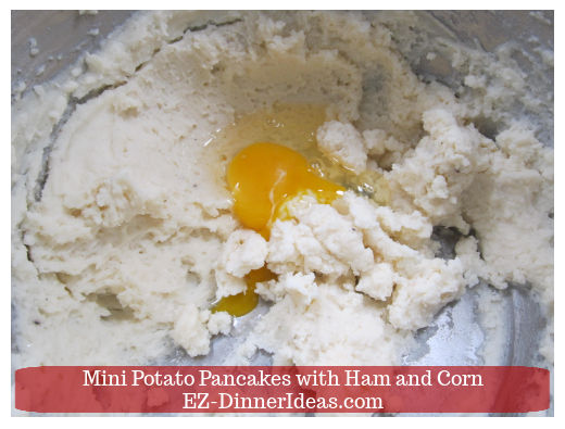 Mashed potatoes with an egg