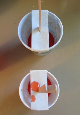 The smaller the cup, the messier it is when pouring the juice through the opening next to the tape The smaller the cup, the messier it is when pouring the juice through the opening next to the tape