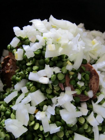 One-Pot Dinner | Slow Cooker Split Pea Soup with Ham Bone